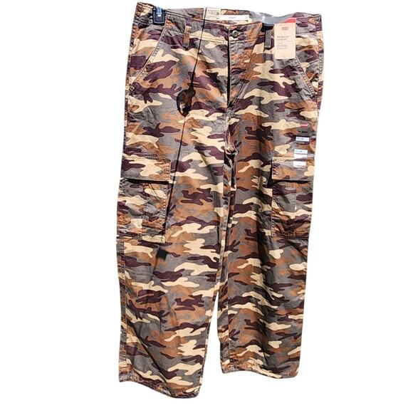 NWT LEVI'S WOMEN'S CARGO PANTS CAMO '94 BAGGY WIDE LEG SZ 10 31x30 STREET WEAR - Picture 3 of 10